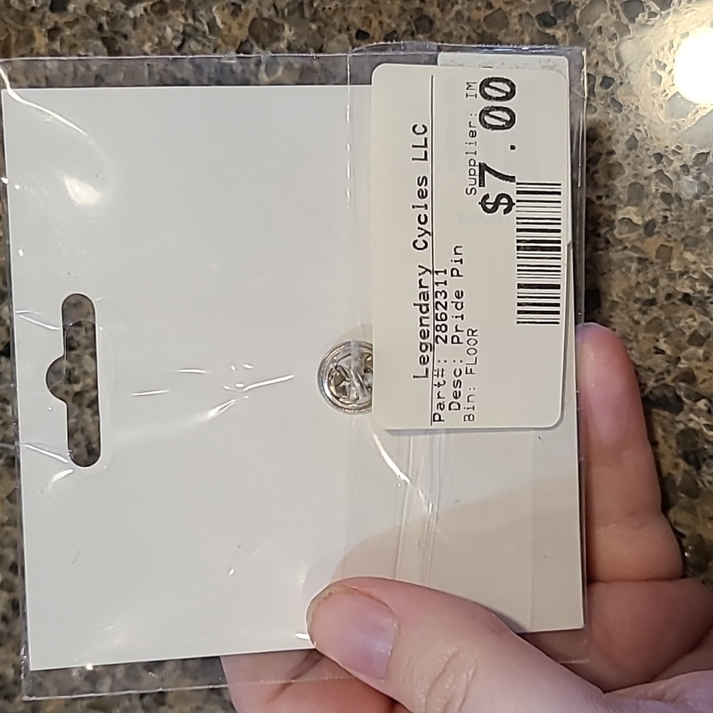 Indian Motorcycle Pin - Picture 2 of 2